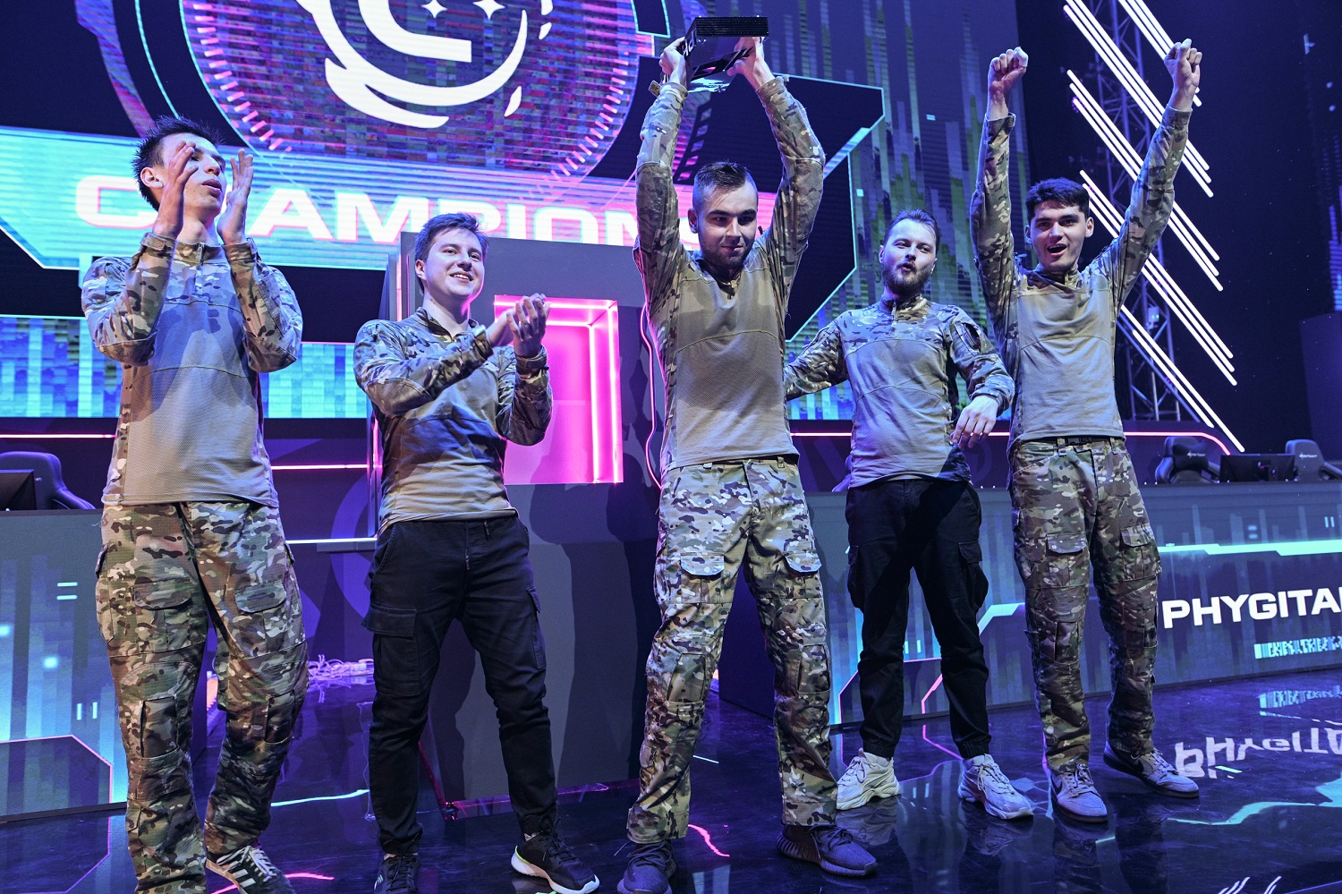Команда Cosmo Esports – чемпион «Фиджитал Игр» по тактическим боям CS:GO+лазертаг