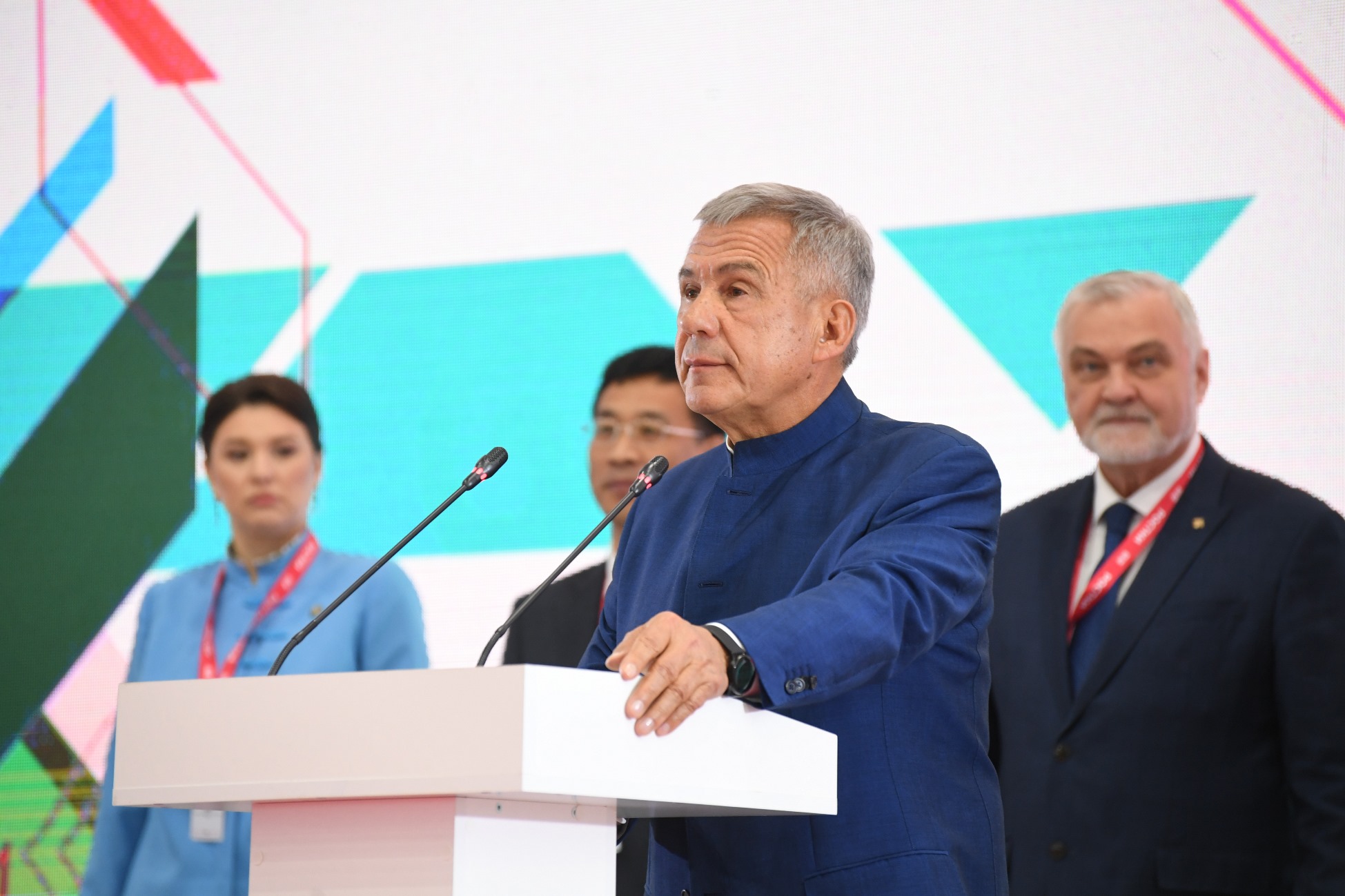 Рустам Минниханов пригласил китайских спортсменов на Игры Будущего-2024